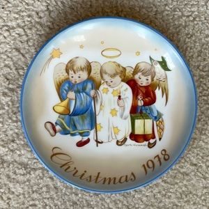 Vintage Hummel 1978 Christmas Collector Plate "Heavenly Trio"